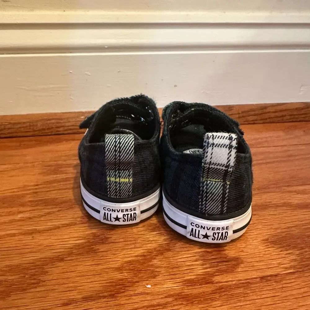Toddler Converse Sneakers sz 6